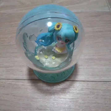 하츠네 미쿠 수정구형 피규어