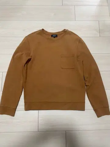 [새상품급] A.P.C. 맨투맨 카멜 M사이즈