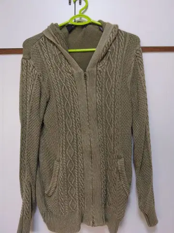 BIGLIDUE 후드 부착 케이블 니트 스웨터