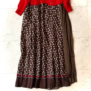 새상품급 언타이틀 46 세탁 가능 스카프 패턴 플리츠 도킹 스커트 꽃무늬