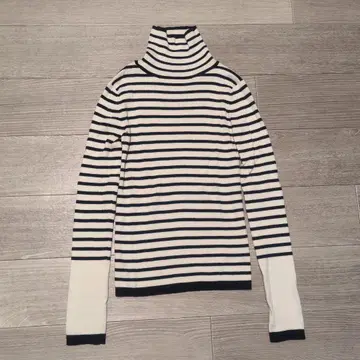 uncrave 앙크레이브 실키 울 보더 터틀 니트