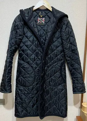 LAVENHAM 후드 부착 블랙 퀼팅 자켓