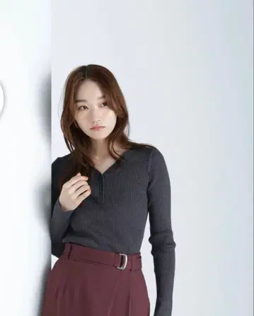 새상품 택 포함 내추럴 뷰티 베이직 프론트 버튼 라메 리브 니트