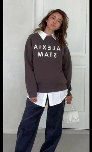 ALEXIA STAM 로고 맨투맨