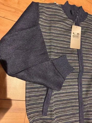 미사용 새상품 네이비 그레이 스트라이프 니트 뱃보이