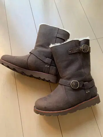 브라운 버클 포함 무스탕 엔지니어 부츠