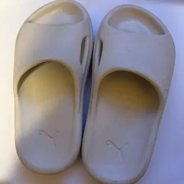 Puma 화이트 슬라이드 샌들