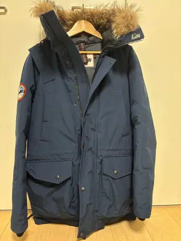 [ 할인 협상 가능 ] 아크틱 익스플로러 다운 자켓 네이비