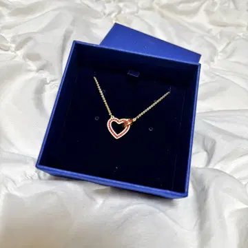 SWAROVSKI 빨간색 하트 모티브 목걸이