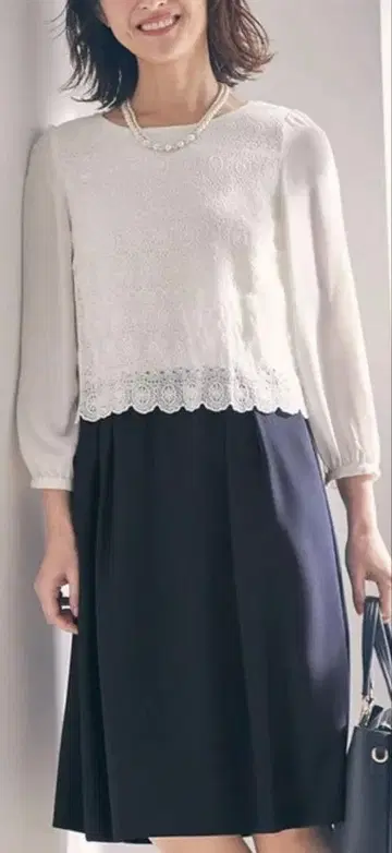 미사용 새상품 애니시스 레이스콤비백새틴원피스 네이비 2