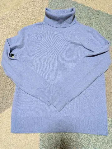 유니클로 캐시미어 터틀넥 스웨터 사이즈 L