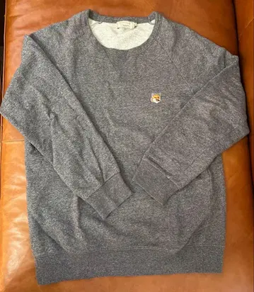 그레이 여우 자수 맨투맨