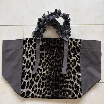 LUDLOW 레오파드 무늬 토트백 프릴 포함