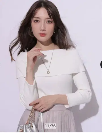 Apuweiser-riche 오프숄더 긴팔 니트