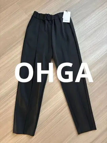 [택 포함 새상품] OHGA 블랙 새틴 마쉬멜로우 팬츠 센터 프레스
