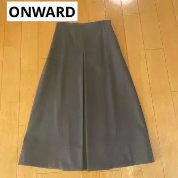 미사용 새상품 택 포함 온워드 에스터테 A라인 스커트 블랙