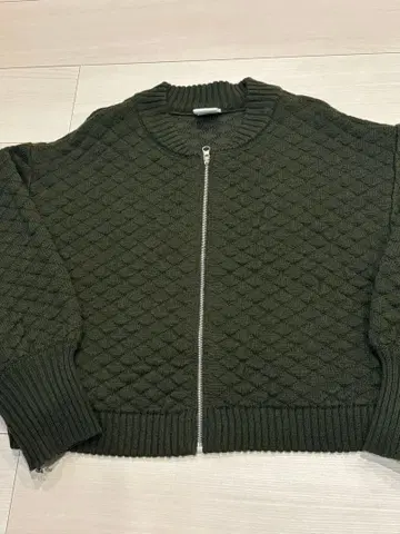 CIAO BANIC 올리브 그린 니트