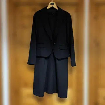 블랙 자켓과 원피스 세트