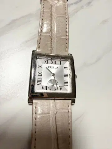 FURLA 스퀘어형 시계