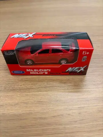 Welly Mitsubishi Motors 스케일 모델 레드