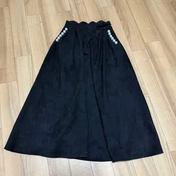 Queens Court 스웨이드 원단 스커트 블랙