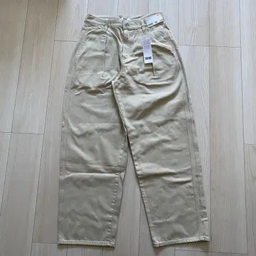 택 포함 새상품 유니클로 데님 턱 팬츠 27 베이지