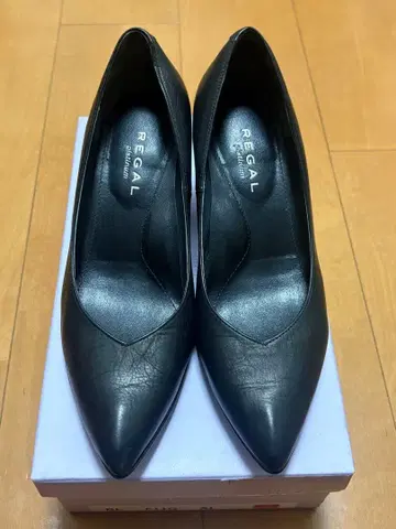 REGAL platinum 블랙 스틸레토 펌프스