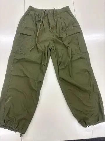 올리브색 M 사이즈 카고 팬츠