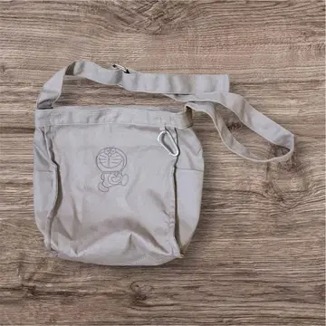 숄더백 도라에몽