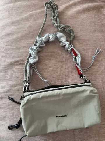 Topologie 보틀 사코슈 x 번지 스트랩