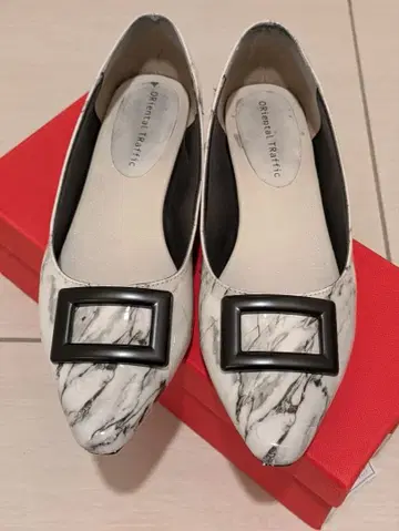 Oriental Traffic 마블 버클 레인 슈즈