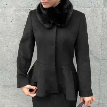 새상품급 JENNE 에코 퍼 카라 부착 페플럼 숏코트