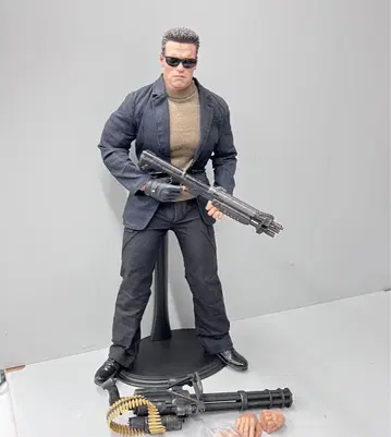 핫토이즈 터미네이터 T-800 1/6