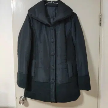 세련된 절개 코트