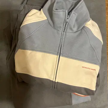 GU and beautiful people 맨투맨 세트