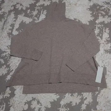 택 포함 새상품 에포카 베이지 울 터틀넥 니트 40