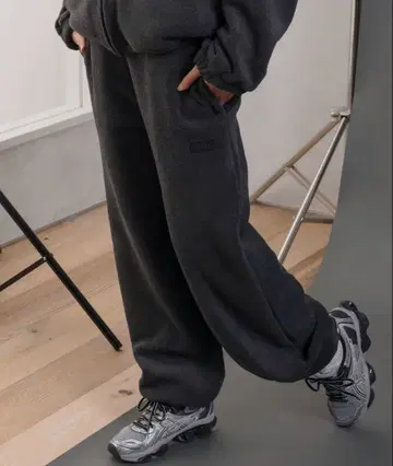 다크 그레이 M 사이즈 조거 팬츠