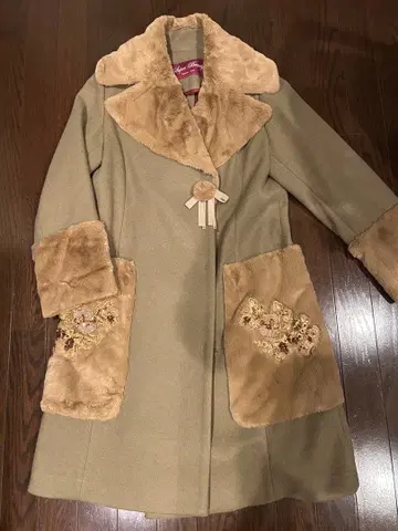 슈퍼 뷰티 비쥬, 퍼(fur) 부착 코트