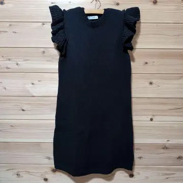 ZARA 블랙 니트 원피스 슬리브리스 프릴 소매