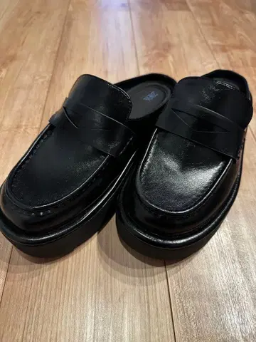 ZARA 블랙 로퍼 스트랩 포함