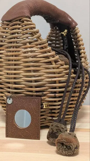 등나무와 가죽 바스켓백