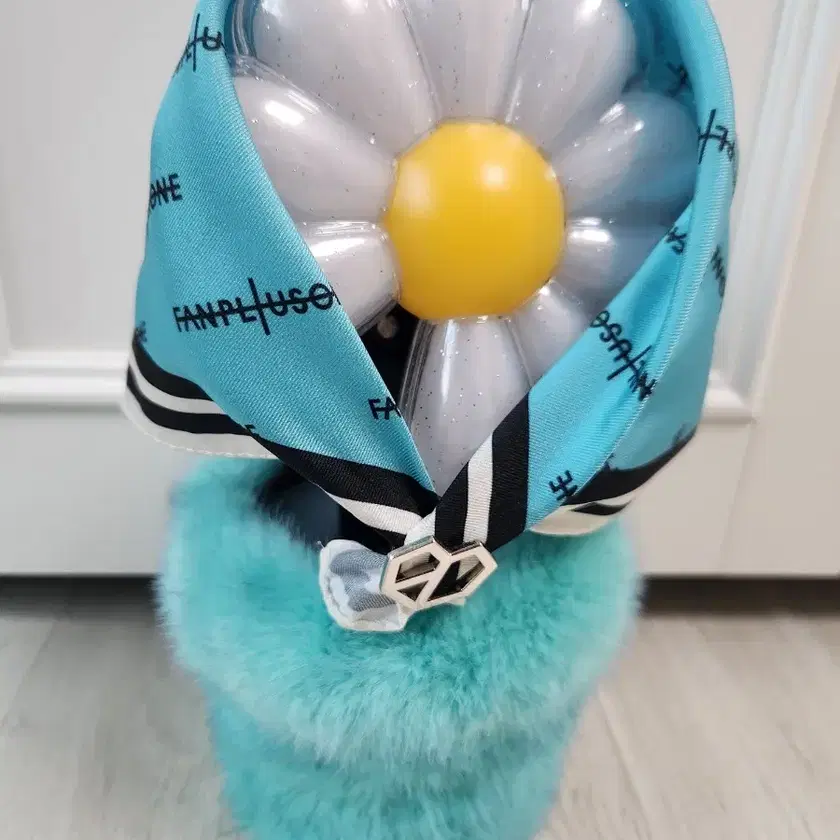 G-DRAGON | 지드래곤 GD lightstick + cradle + cradle cover + scarf