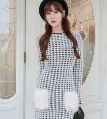 미셸 마카롱 퍼 포켓 하운드투스 체크 패턴 니트 원피스