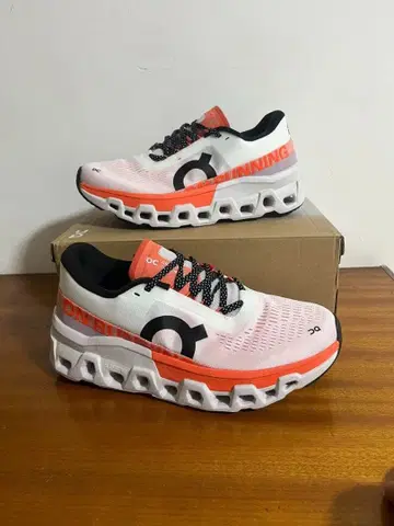 On 온 Cloudmonster2 스니커즈 화이트/오렌지
