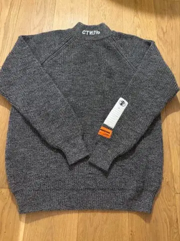 택 포함 새상품 HERON PRESTON 크루넥 니트 M 사이즈