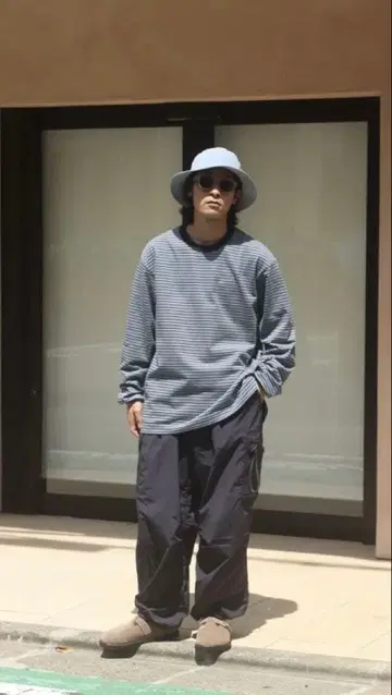 UNIVERSAL PRODUCHY 보더 롱 T