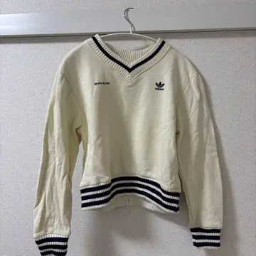 adidas sporty&rich 콜라보 V넥 맨투맨