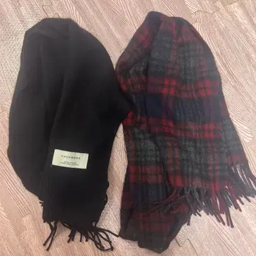 캐시미어 소재 블랙 무지 머플러