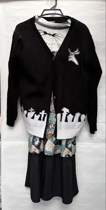 블랙 가디건과 레이어드 드레스 세트