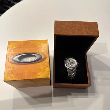 오클리 GMT 크로노그래프 쿼츠 손목시계